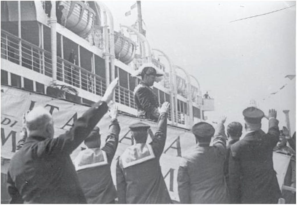 (בספר תמונה שלמוסוליני בביקור בגנואה 1932) 